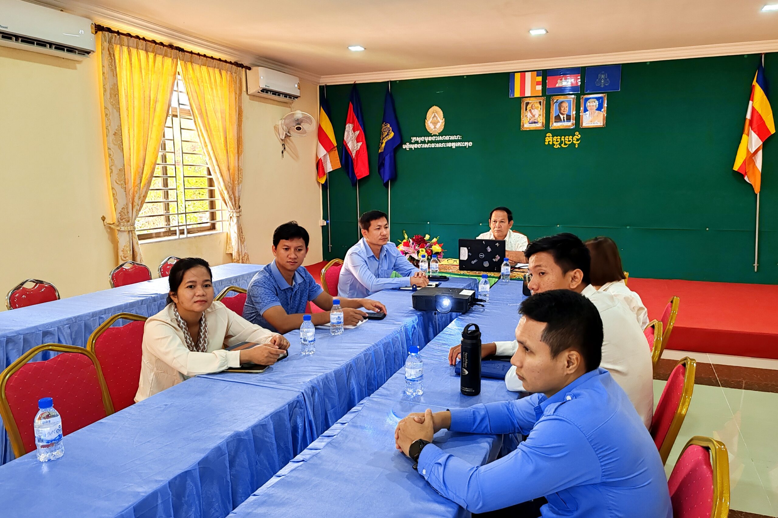 លោក ឡុង ពុទ្ធី ប្រធានមន្ទីរមុខងារសាធារណៈខេត្តកោះកុង បានដឹកនាំមន្រ្តីរាជការស៊ីវិល នៃមុខងារសាធារណៈខេត្តកោះកុង ចូលរួមកិច្ចប្រជុំស្ដីពី«ការពិនិត្យឡើងវិញ និងការវិភាគមុខងារ កំណែទម្រង់រចនាសម្ព័ន្ធដើម្បីលើកកម្ពស់ប្រសិទ្ធភាពនៃវិស័យសាធារណៈ»