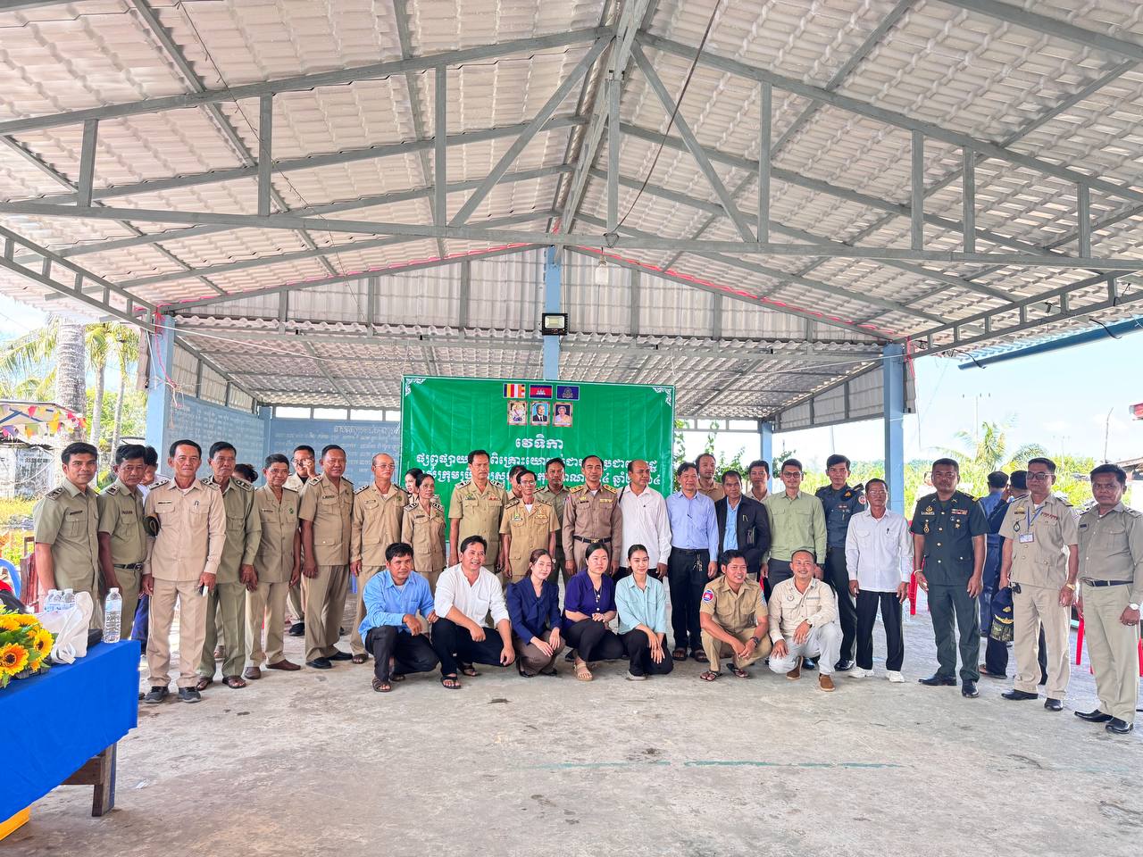 លោក អុឹង គី ជំទប់ទី១ឃុំកោះកាពិ បានដឹកនាំវេទិកាផ្សព្វផ្សាយ និងពិគ្រោះយោបល់ជាមួយប្រជាពលរដ្ឋរបស់ក្រុមប្រឹក្សាស្រុកកោះកុង ។