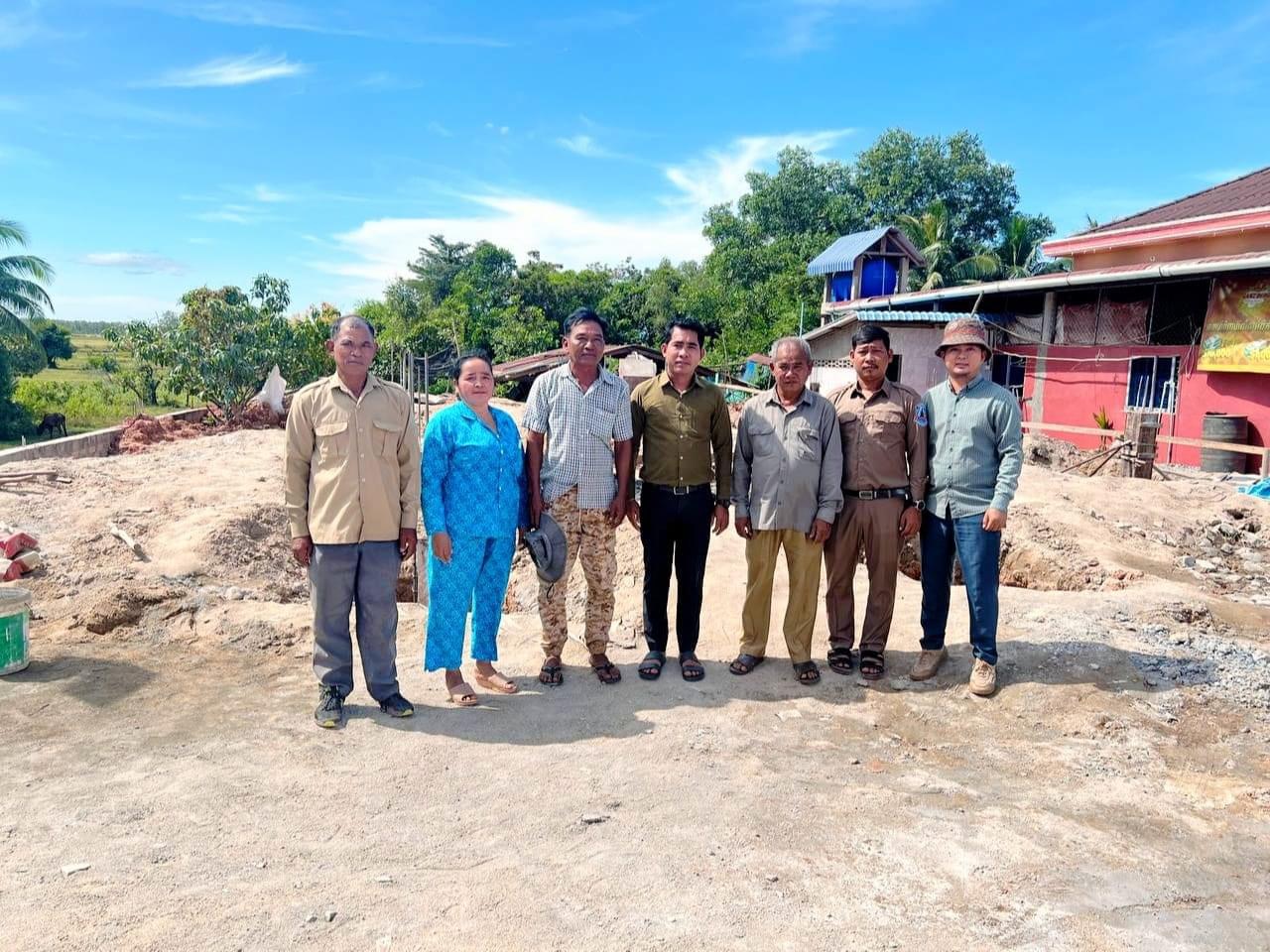លោក ខេង សំខាន់ អភិបាលរង នៃគណៈអភិបាលស្រុកបូទុមសាគរ បានដឹកនាំក្រុមការងារស្រុក សហការជាមួយអាជ្ញារធរភូមិឃុំ កណ្តោល ចុះពិនិត្យទីតាំងសំណង់ស្នើសុំសាងសង់ ចំនួន ០៣ទីតាំង